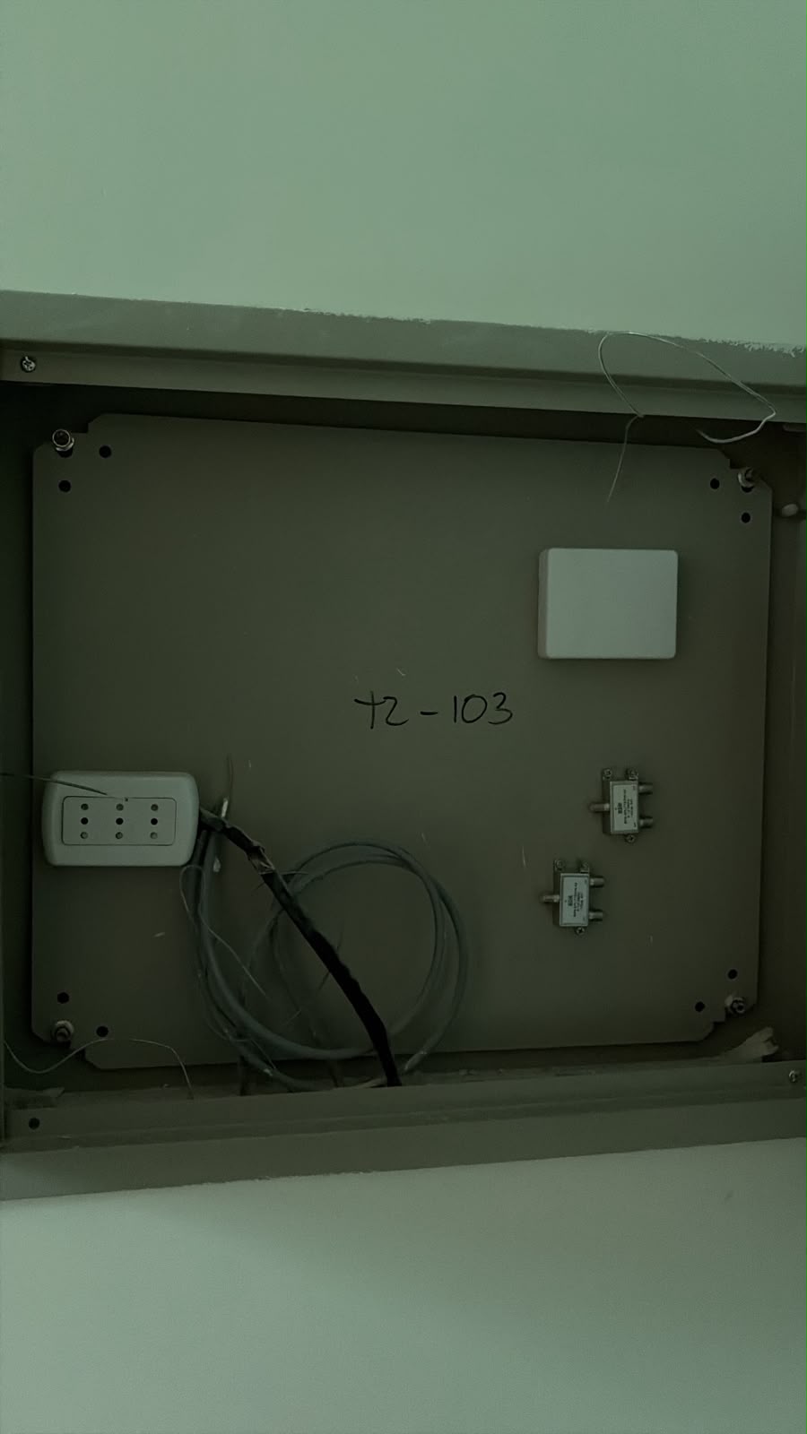 Instalación de corrientes débiles y TV